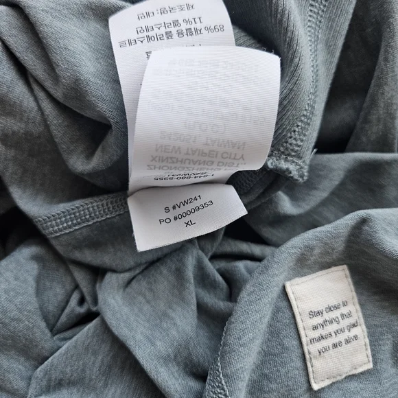 Vuori | Halo Crew Long Sleeve Pullover Sweater Heathered Green VW241, Womens - Picture 7 of 7